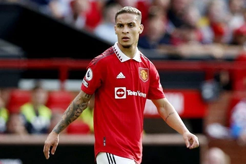 تقارير: جيسوس يحسم موقف أنتوني من الانضمام إلى النصر السعودي